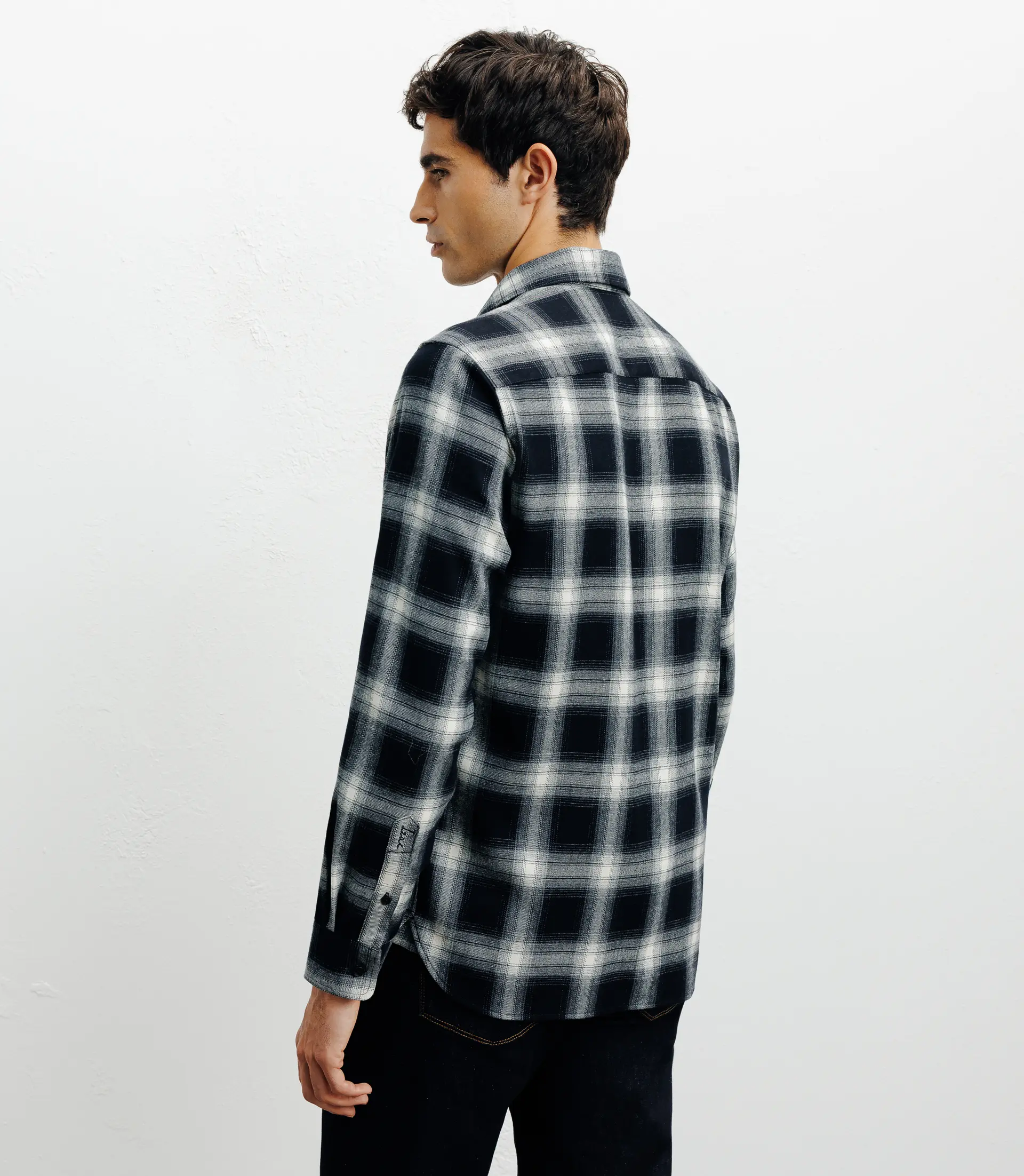 Chemise casual à petits carreaux marine - Image 4